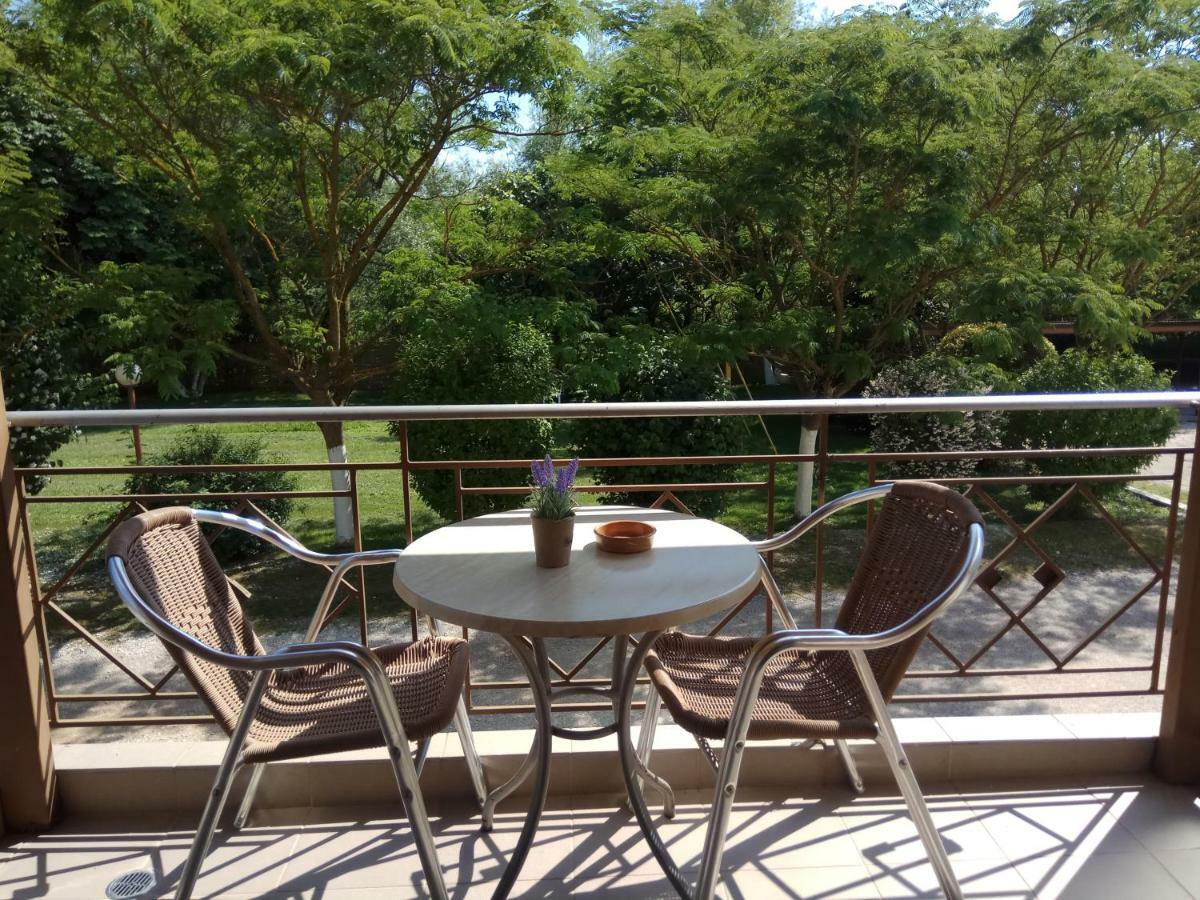 Zisis Garden